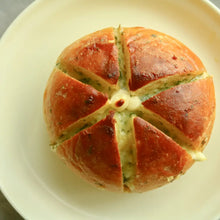 Load image into Gallery viewer, Korean Garlic Cheese Bun (Twice-Baked)
